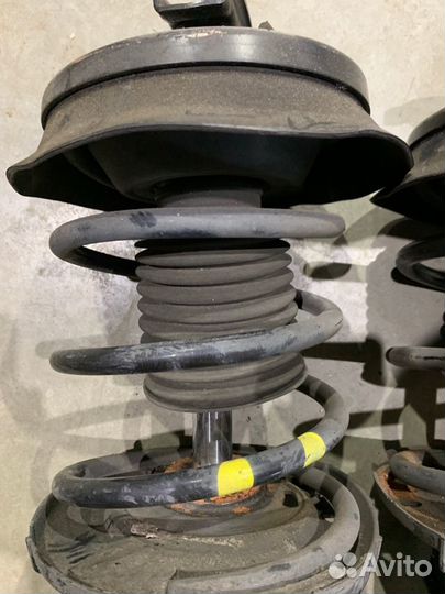 Стойки передние с пружинами передние Mercedes-Benz