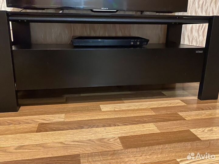 Стеклянная тумба под тв