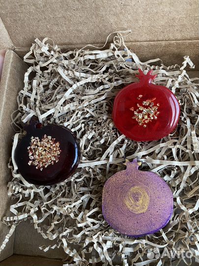 Брошь в виде граната ручная работа