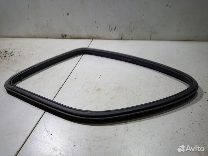 Уплотнитель стекла Mercedes X164 Gl Class