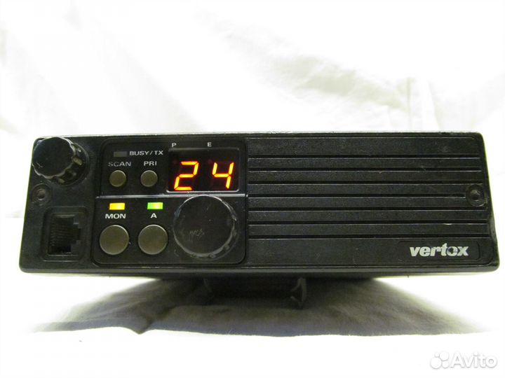 Старинная VHF радиостанция yaesu FTL-2011