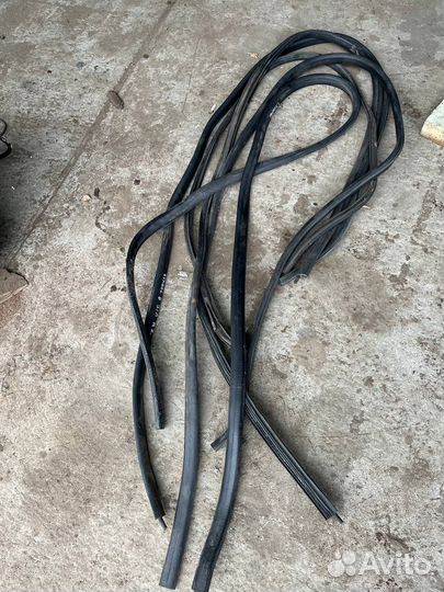 Уплотнитель двери Renault Symbol 2 NEW 08-12