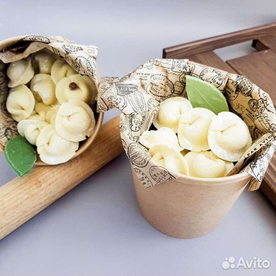 Шоколадные пельмени с жареным фундуком