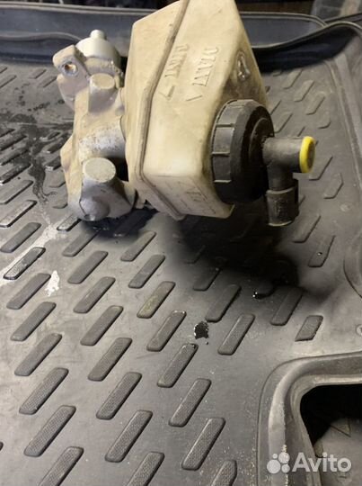 Цилиндр тормозной главный Renault Symbol II