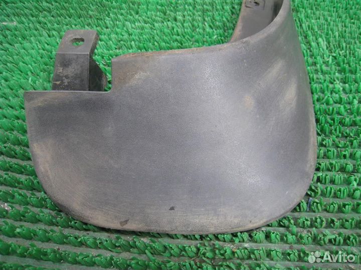 Брызговик передний правый Hyundai Tucson (JM) 2005