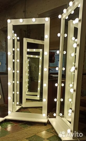 Зеркало на подставке