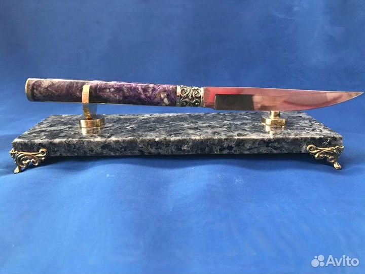 Нож из камня и стали