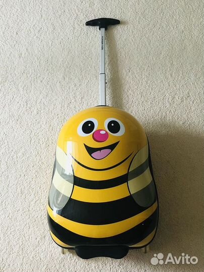 Чемодан детский на колесах