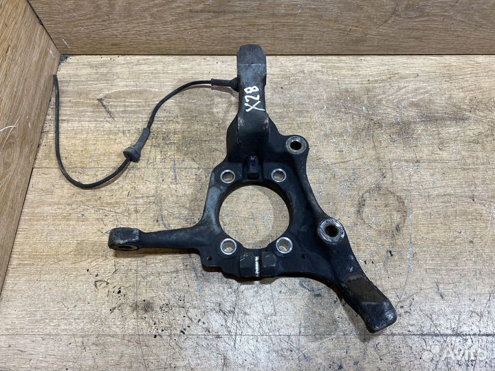 Поворотный кулак передний левый Volvo S70 X28