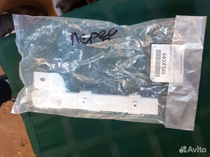 Решетка переднего бампера левая Лансер 10