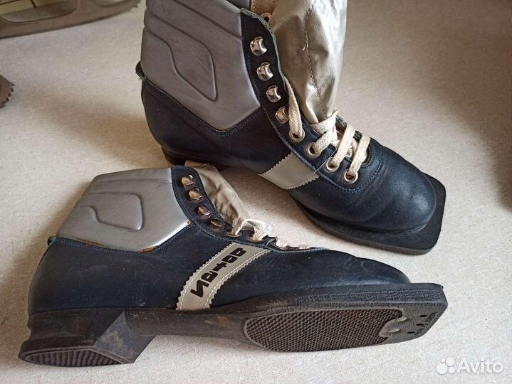 Лыжные ботинки. Коньки