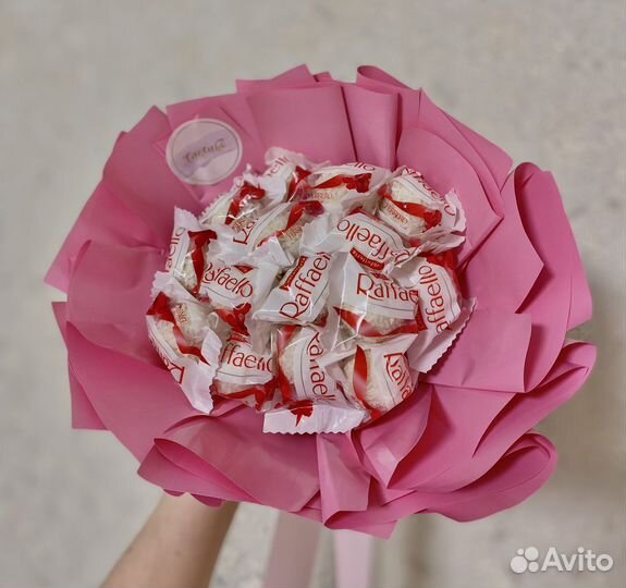 В наличии букет из Раффаэлло на 8 марта