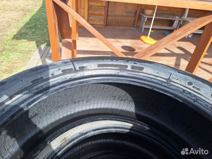 Bridgestone TS-02 235/50 R18 97