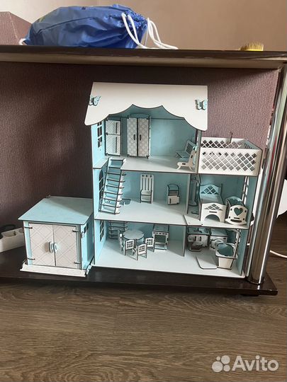 Домик кукольный с мебелью