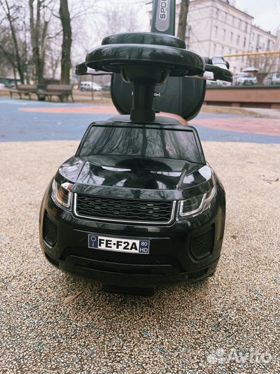 Машинка каталка толокар с ручкой