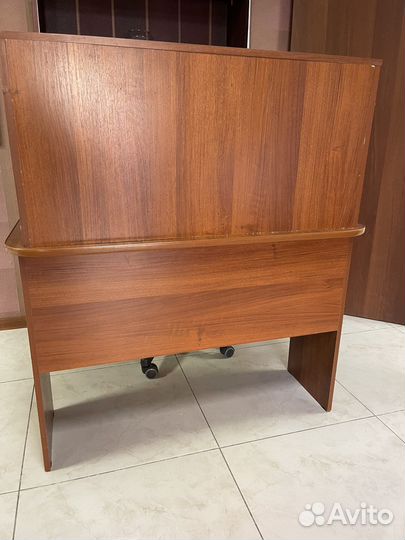 Стол-ресепшен