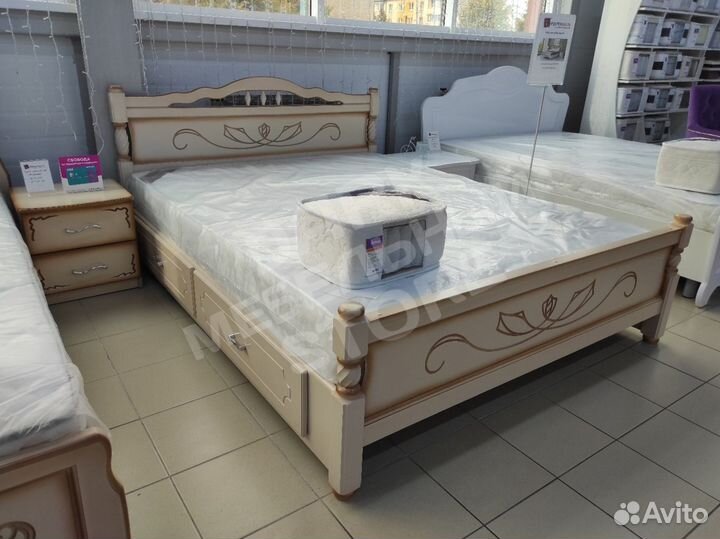 Кровать массив
