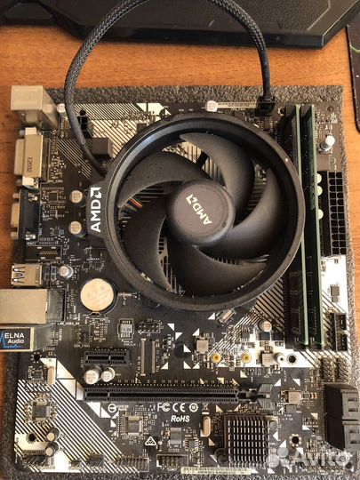 Материнская плата с процессором и оперативкой