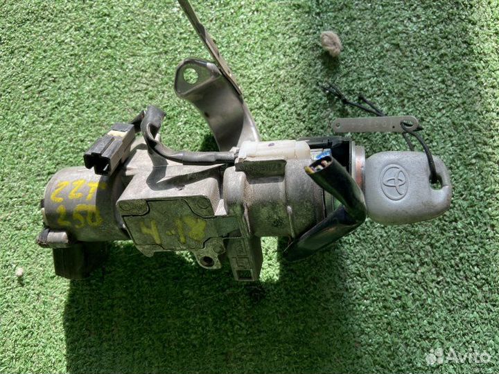 Замок зажигания Toyota Avensis ADT250 1AZ 2004