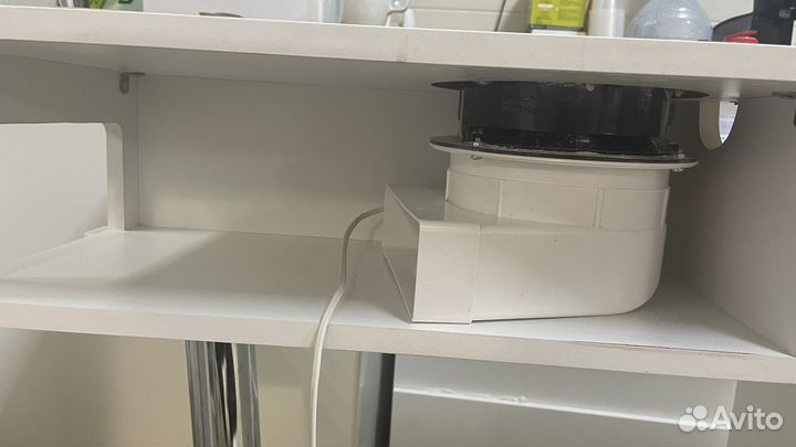 Стол маникюрный