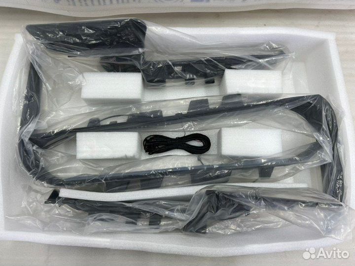 Накладки порогов салона Toyota Land Cruiser 200