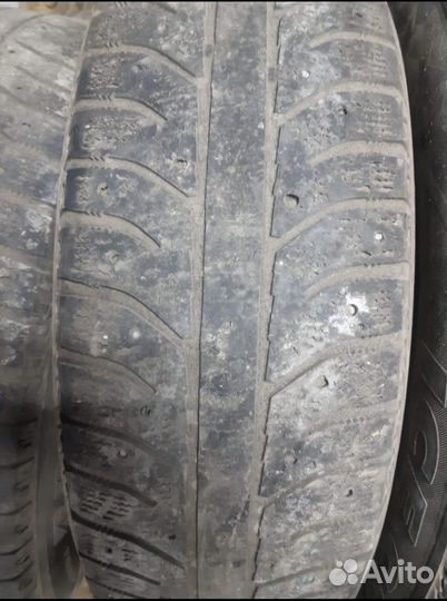 Bridgestone Ice Cruiser 7000 215/70 R16