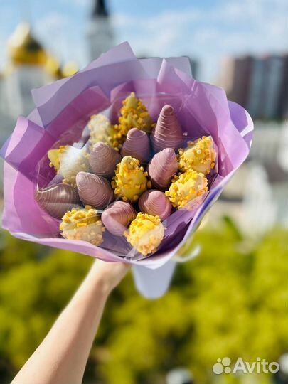 Съедобный букет из клубники в шоколаде