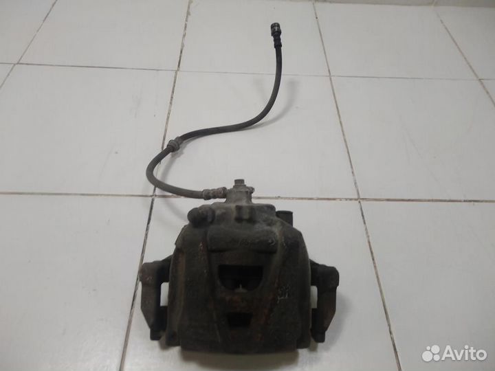 Суппорт передний правый Volkswagen Tiguan 5N1 2007