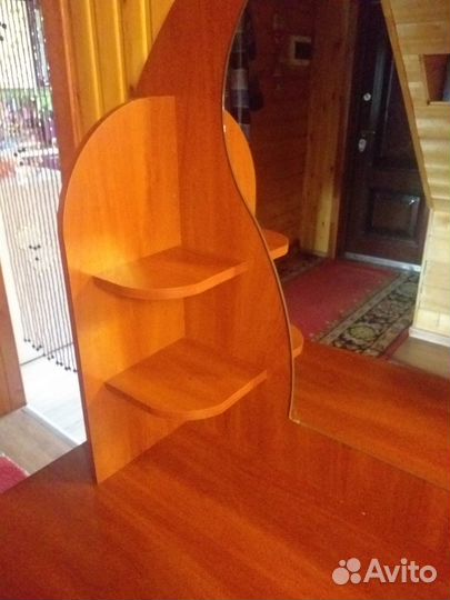 Тумба с зеркалом в спальню в идеал состоянии