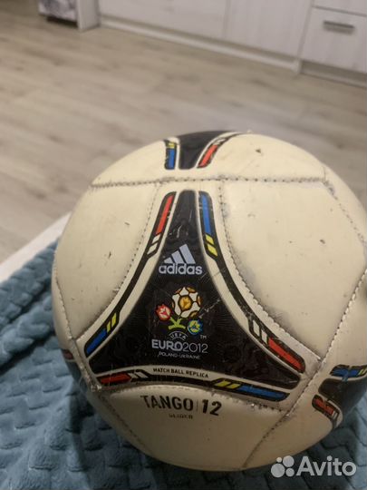 Футбольный мяч adidas 2012