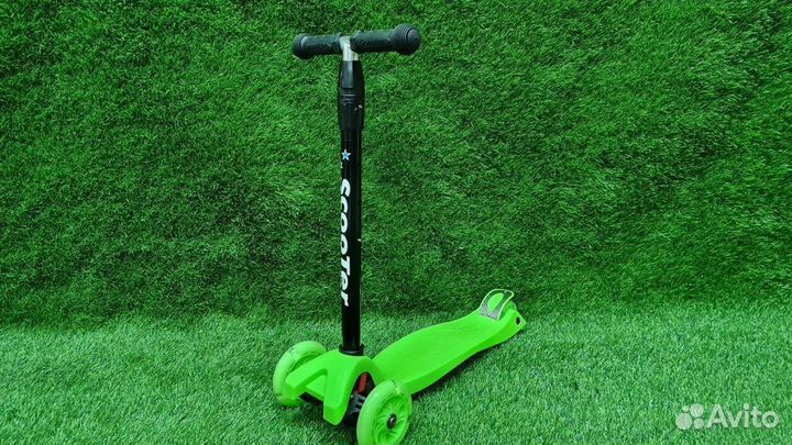 Самокат трехколесный