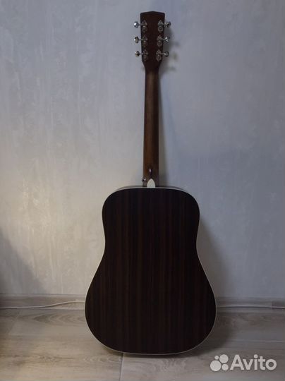 Акустическая гитара