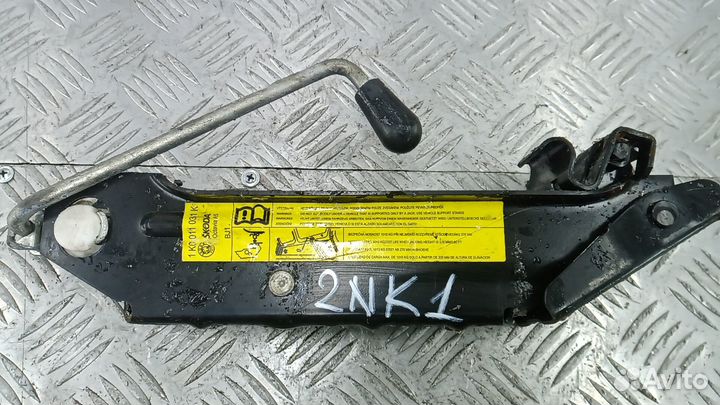 Домкрат на Skoda Octavia A5