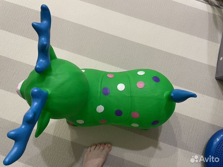 Северный олень, прыгун