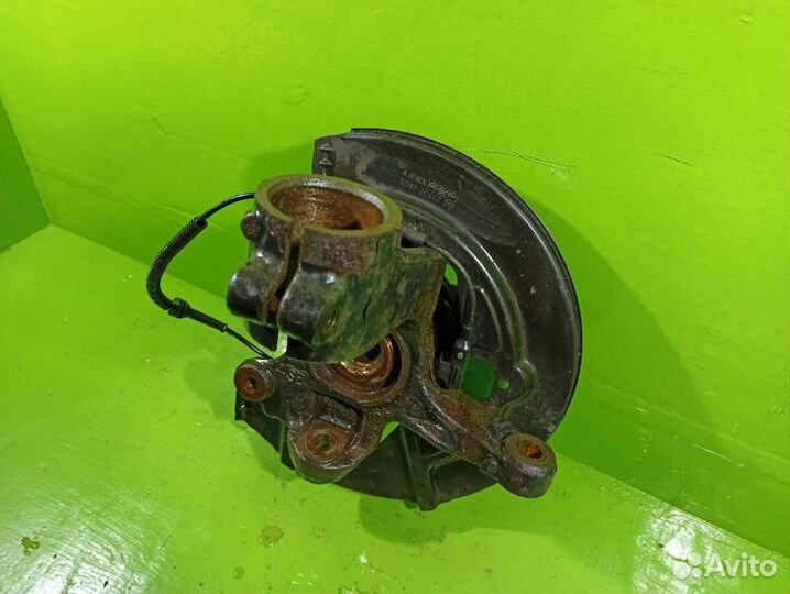 Кулак поворотный передний правый Land Rover