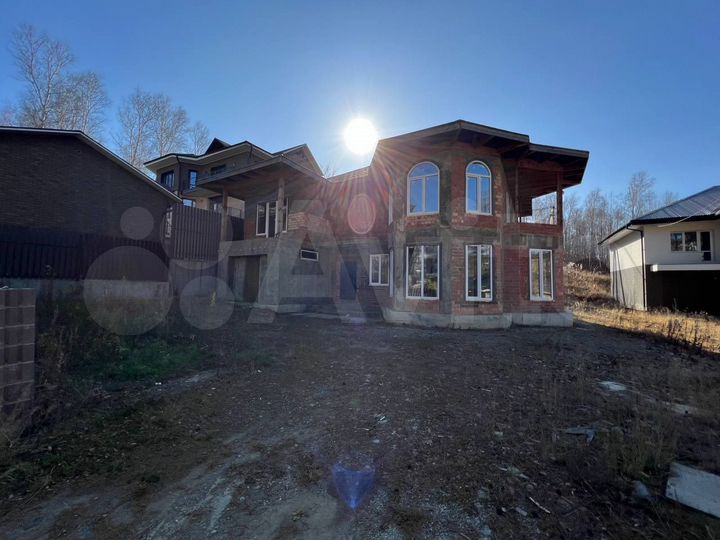 Коттедж 279 м² на участке 8 сот.