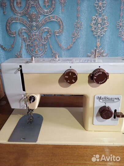 Швейная машинка чайка 143