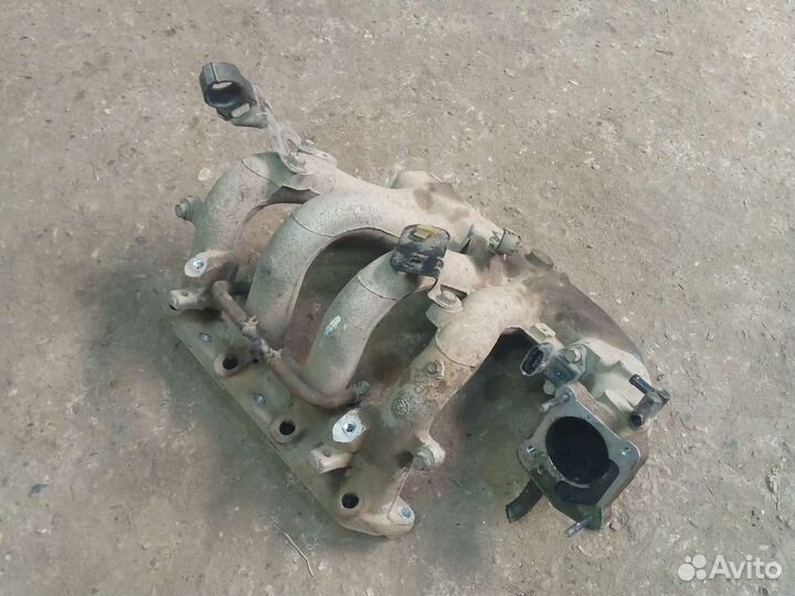 Впускной коллектор Kia Spectra 1