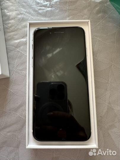 Телефон iPhone se 2020
