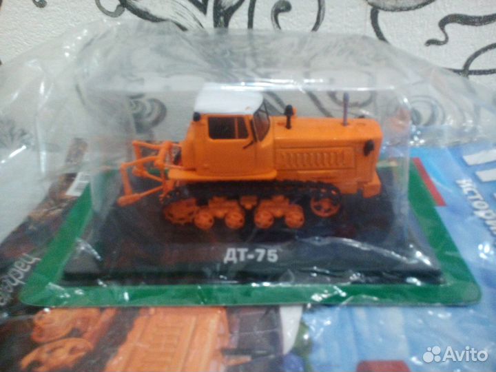 Модель трактора дт-75, 1:43.Тракторы 12