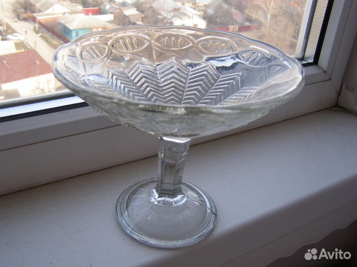 Стеклянная вазочка на ножке из СССР