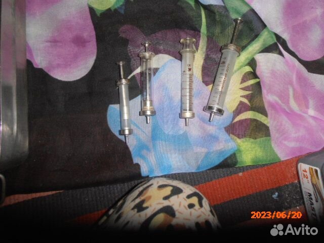 Медицинские стерилизатор и шприцы многоразовые