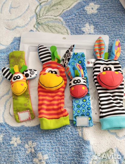Набор погремушек (носочки и браслет)