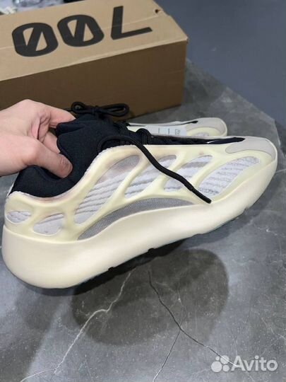 Кроссовки мужские adidas Yeezy boost 700