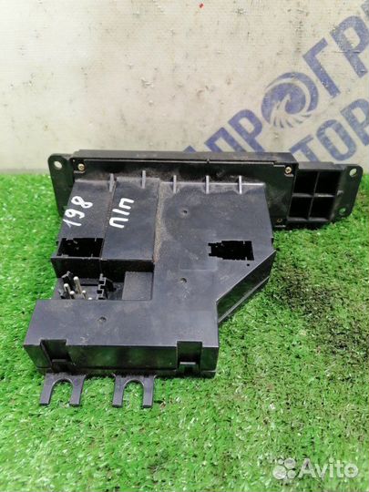 Кнопка стеклоподъемника передняя правая Land Rover