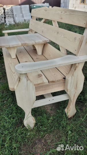 Лавочка с подлокотниками
