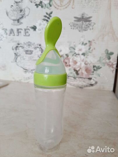 Силиконовая бутылочка-ложка на присоске