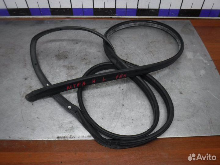 Уплотнитель левый Opel Astra H Z18XER 2008