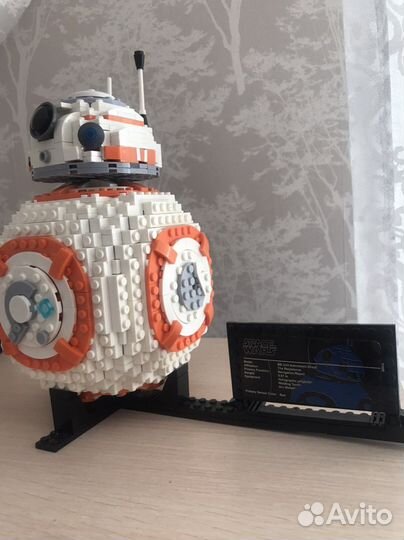 Робот Би би 8