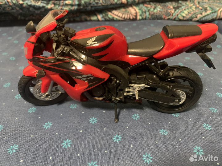 Модель мотоцикла Honda 1:12